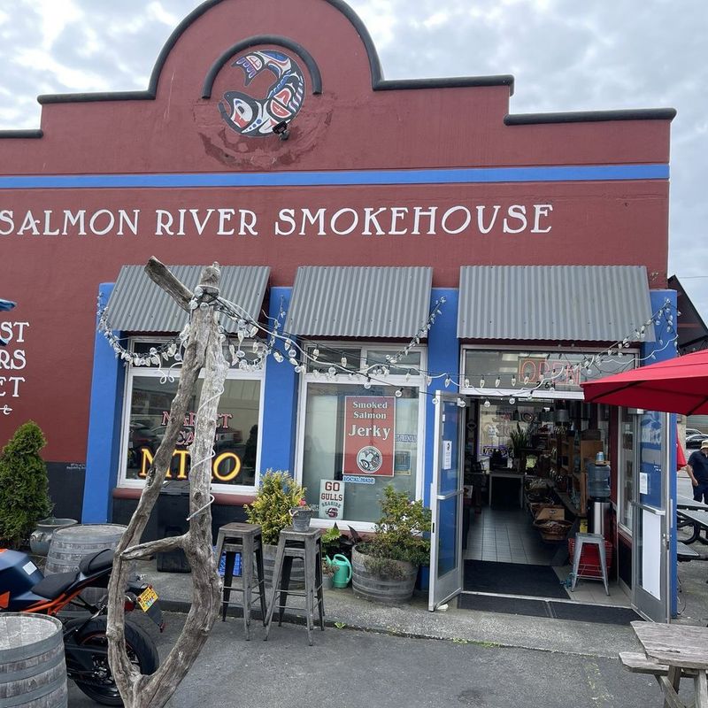 The Smoked Salmon Drawing the Crowd