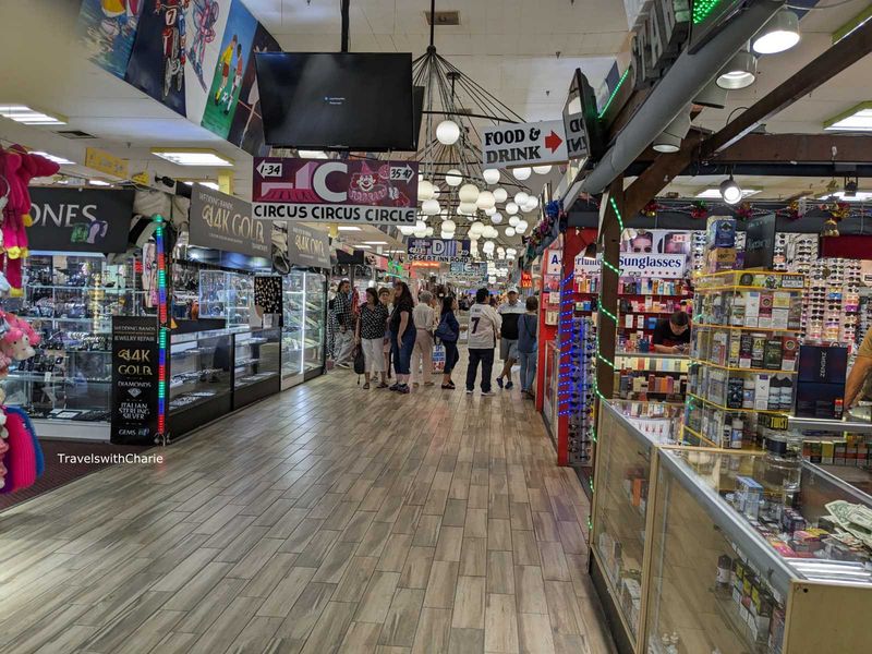 Fantastic Indoor Swap Meet – Las Vegas