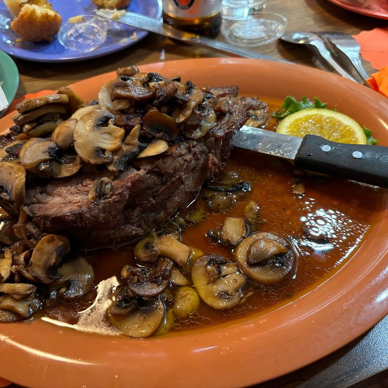 Friday Night Prime Rib That's Worth Planning Your Trip Around