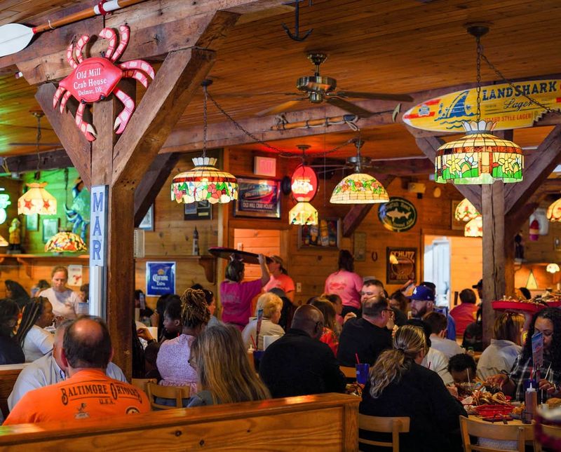 Locals And Tourists Alike Make Detours Just To Eat Here