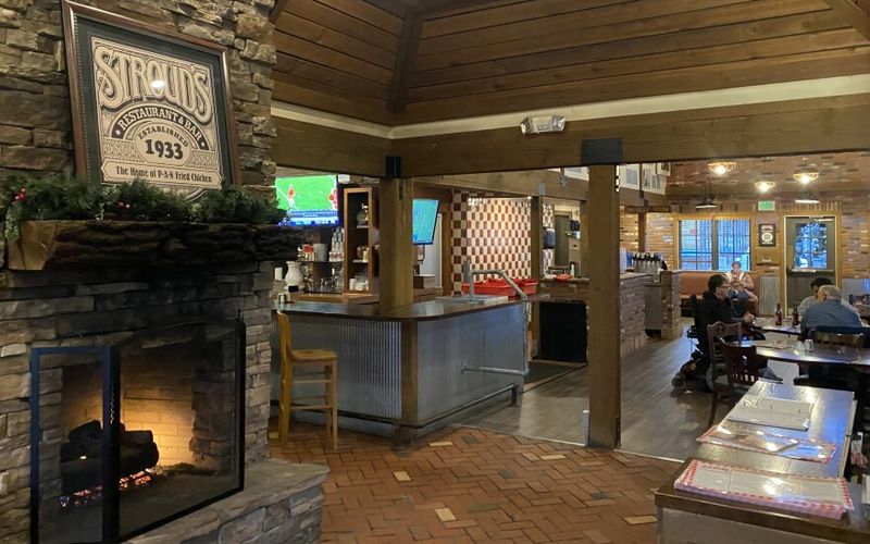 Where Comfort Food Meets Roadside Nostalgia