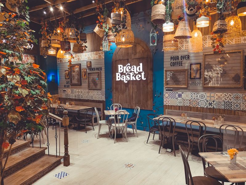 Travelers Who Always Make the Detour