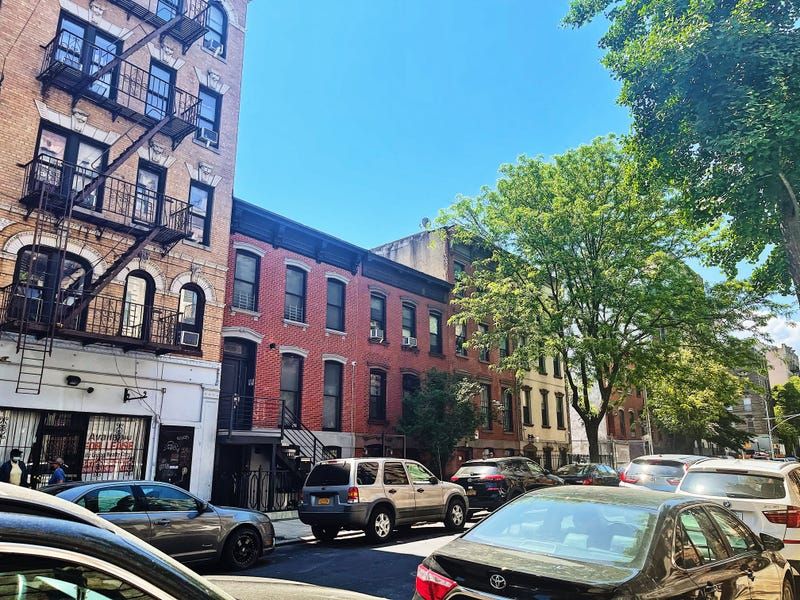 Concentrating Effects in Certain Neighborhoods
