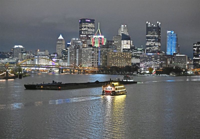 Pittsburgh, old steel riverfronts in new clothes