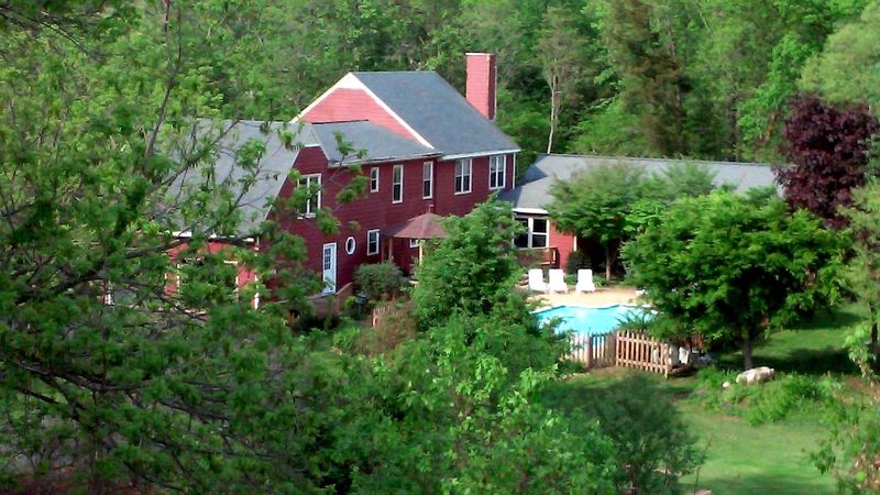 Hidden Hollow Farm Vacation Rentals, Northern Virginia Countryside