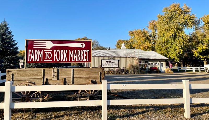 Ellsworth Crossing Farm-To-Fork Market – Waterloo