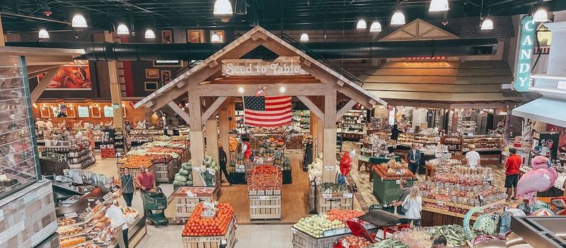 Seed to Table: Market-Fresh Feasting in Naples