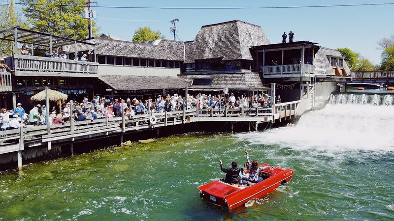 Lakeside Restaurants With Comforting Menus