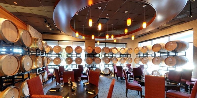 Cooper's Hawk: Wine Country in the Suburbs