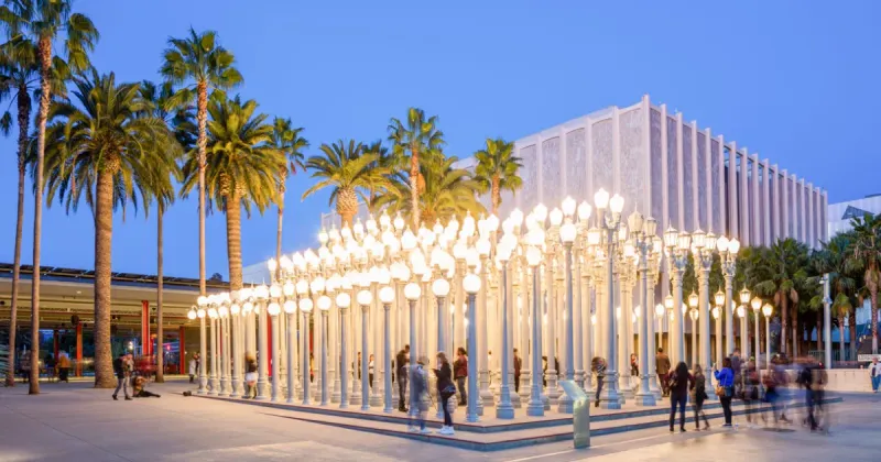 Explore Wilshire Boulevard's Attractions Before or After Your Meal