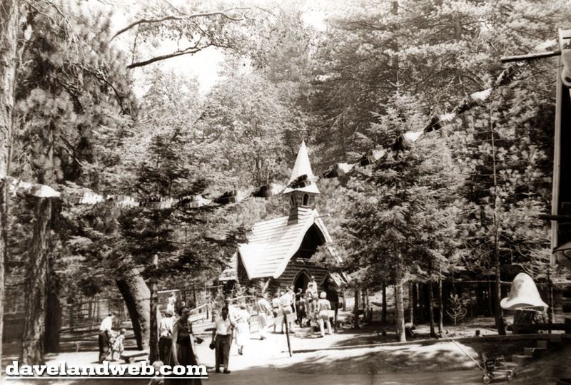 Santa’s Village (East Dundee – Original Version)