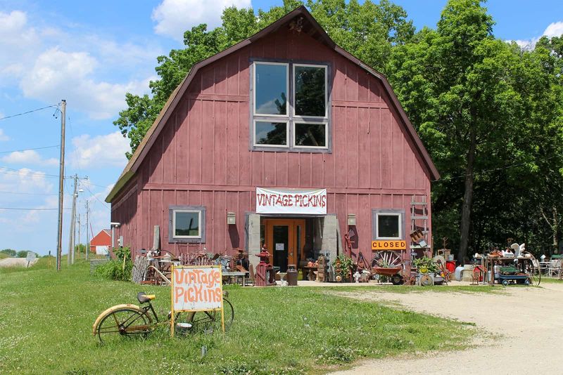 Vintage Pickins - Edgerton