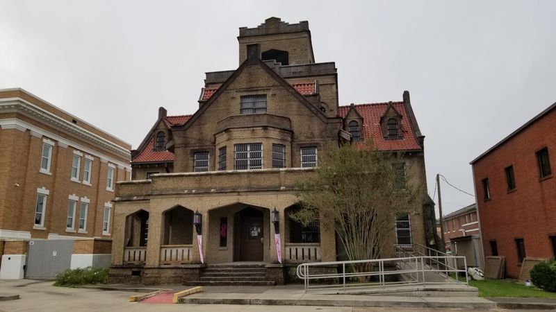 Public Tours Invite You In