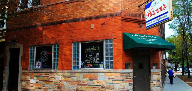 Archie’s Iowa & Rockwell Tavern, Ukrainian Village