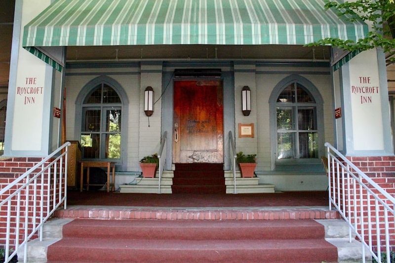 The Roycroft Inn – Arts & Crafts Movement Dining
