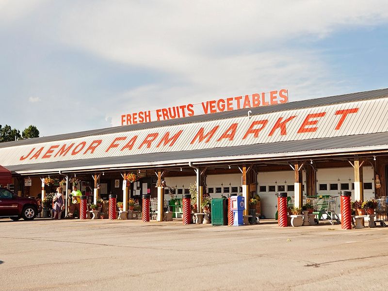 Jaemor Farms: Roadside Peach Heaven