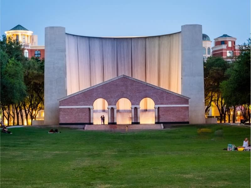 The Galleria and Waterwall Park