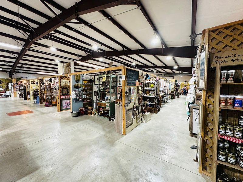 Tontitown Flea Market & Antique Mall