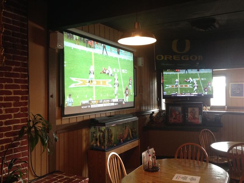 Houndstooth Public House, Eugene