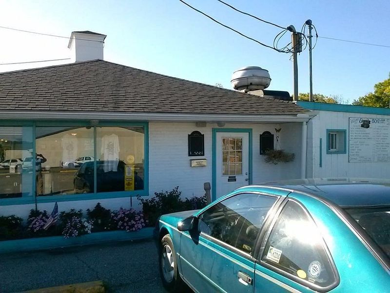 Dee’s 50’s Place Diner