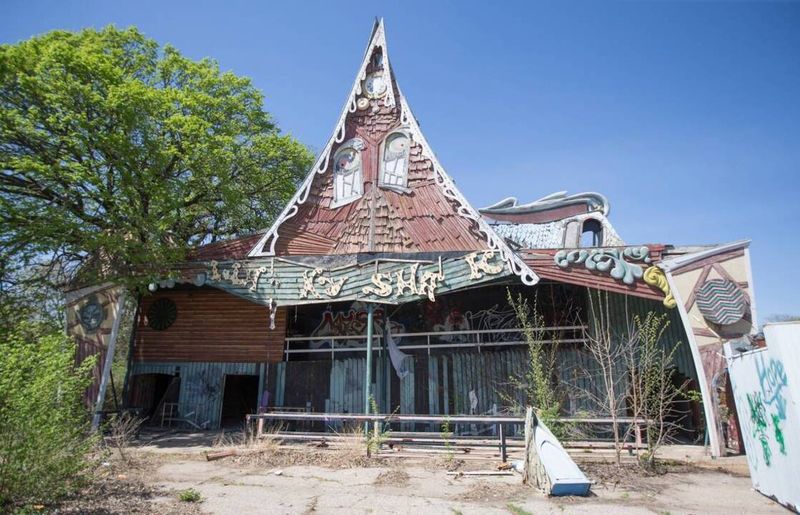 Unresolved Closure and Failed Revivals