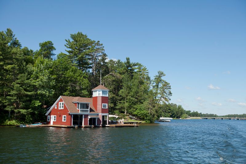 Minocqua, “The Island City” Becomes a Photo Star