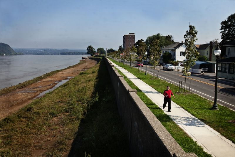 Wilkes?Barre on the Susquehanna, floodwalls and forgotten landings
