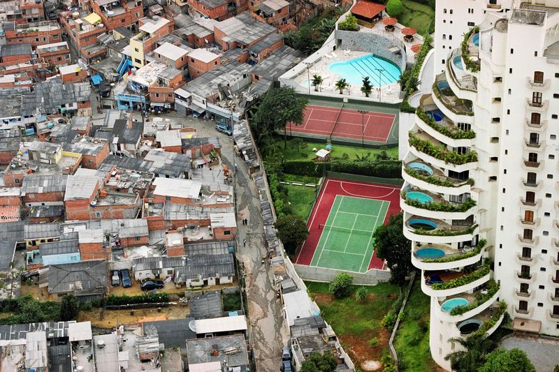 It's a Seamless Paradise of Mansions