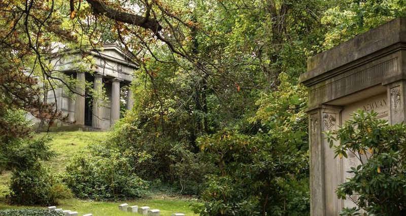 Riverside Cemetery / Lake View Cemetery