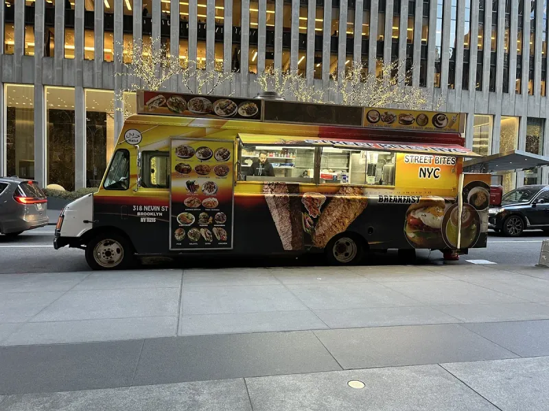 MOE EATS NYC – Midtown's Halal Truck with a Cult Following
