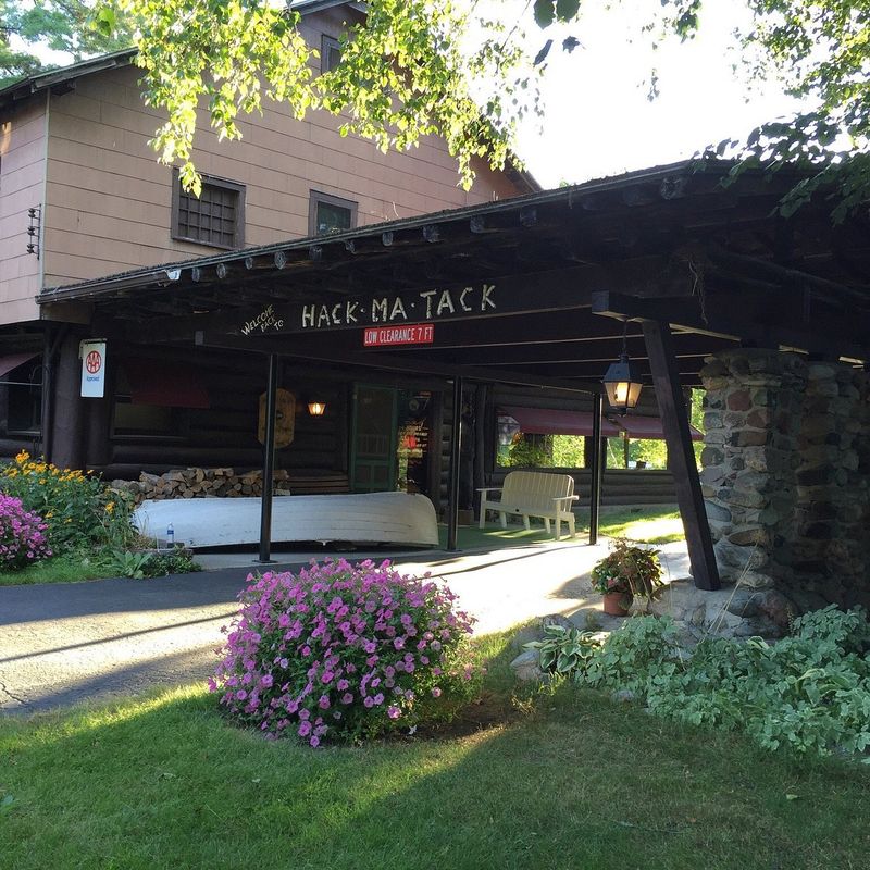 Hack-Ma-Tack Inn