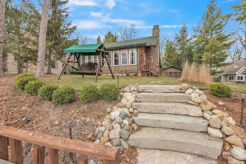 Curly's Lake House