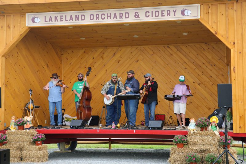 Live Music That Warms, Then Haunts the Silence