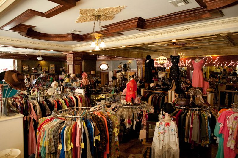 Iguana Vintage Clothing (Los Angeles/Sherman Oaks)