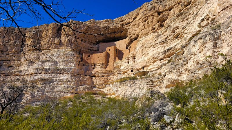 Smart Visitor Moves at Montezuma Castle