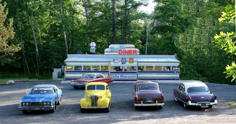 Why Travelers Plan Routes Around a Meal