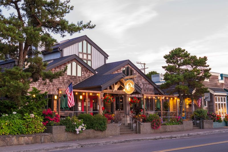 A Downtown Made for Strolling Hand in Hand