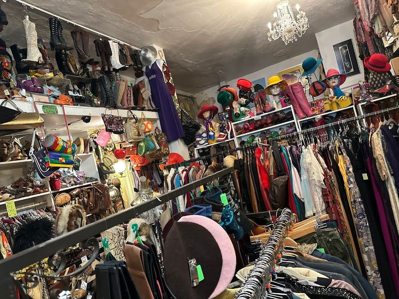 Lemon Frog Shop Vintage Bazaar (Los Angeles)