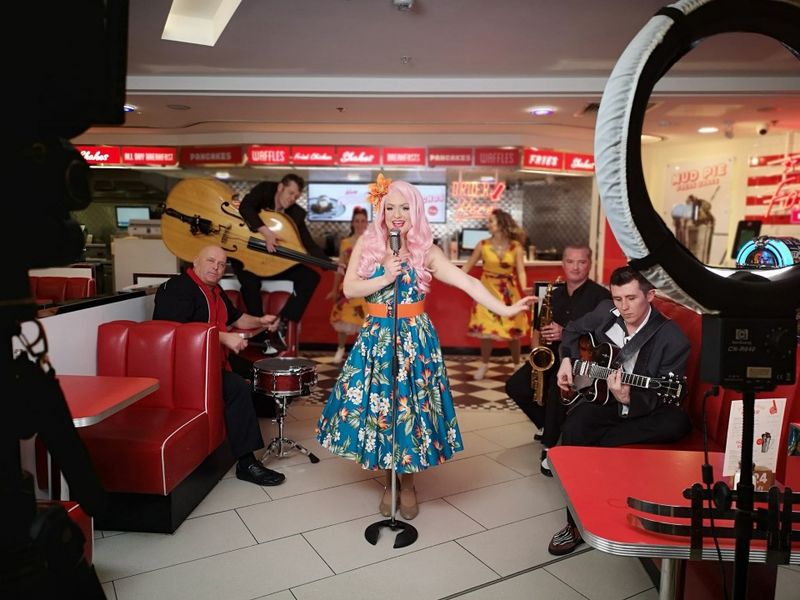 Working Vintage Jukebox and Period Music