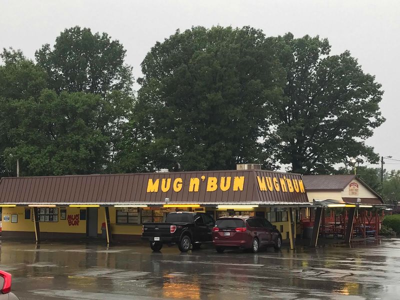 Mug-n-Bun's Place in Indiana Drive-In History