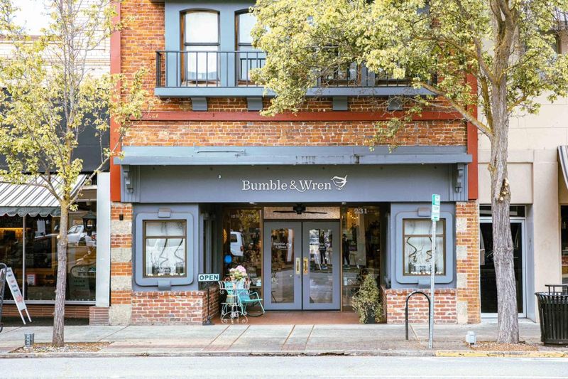 Browse Unique Boutiques and Galleries