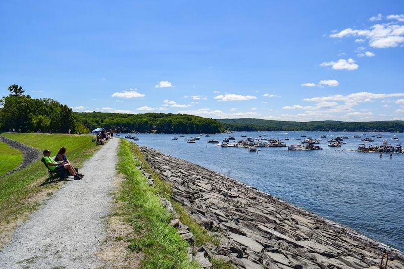 Lake Wallenpaupack & Hawley: Summer Crowds Take Over