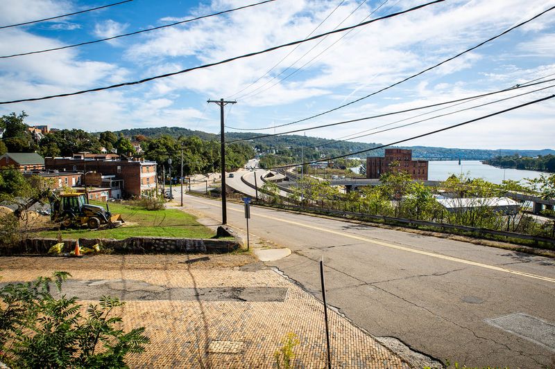 New Castle on the Neshannock and Shenango, mills to quiet bends