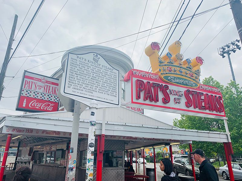 Pat's and Geno's Cheesesteaks - The Tourist Trap Showdown