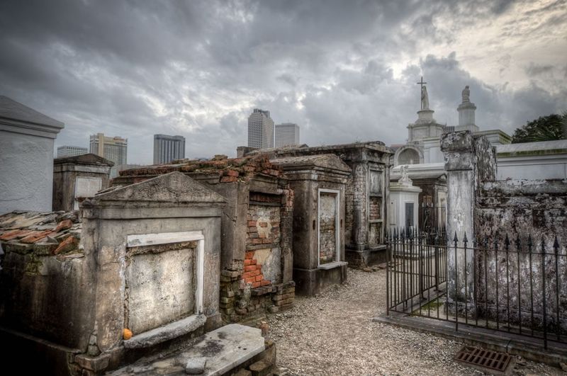 Cemetery & Haunted Tours (New Orleans)