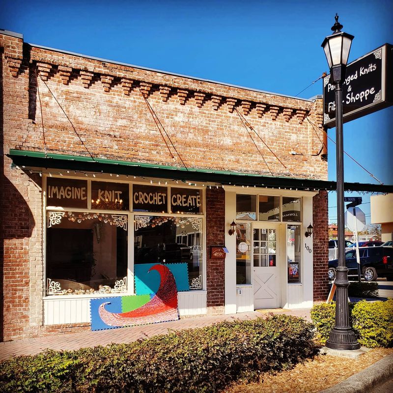 Brooksville – Quirky Art and Mermaid Magic