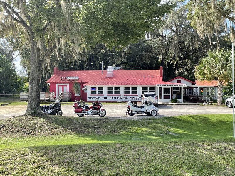 Duck's Dam Diner
