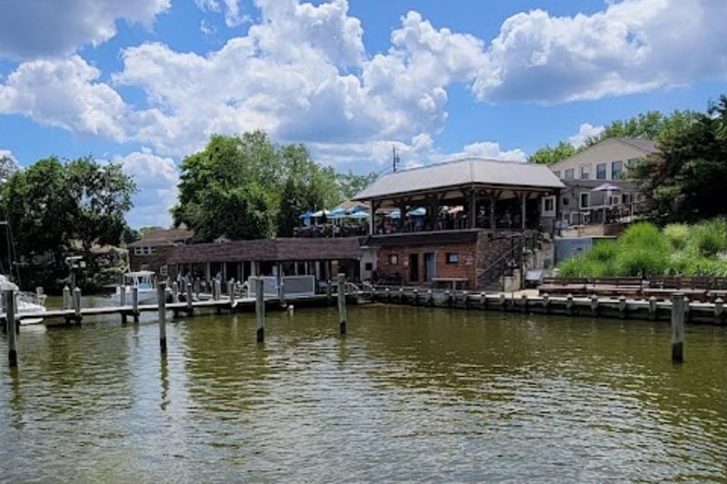 A Scenic Dockside Destination