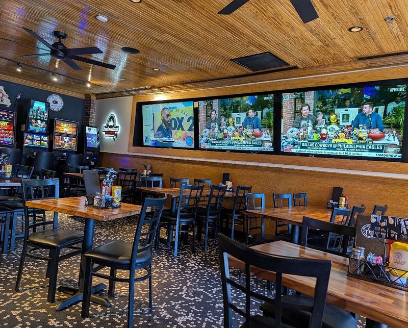 The Local House Restaurant & Bar: Comfort Food Haven