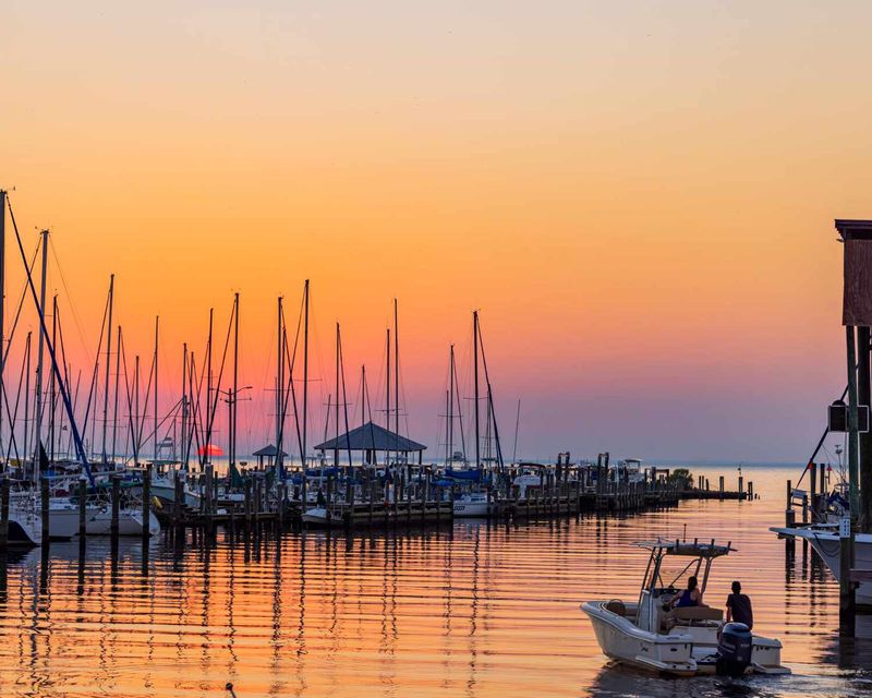 A Traveler’s Winter Retreat by the Bay